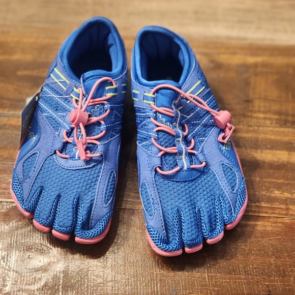 NWT Fila Skele Toes Sneakers - Picture 1 of 7